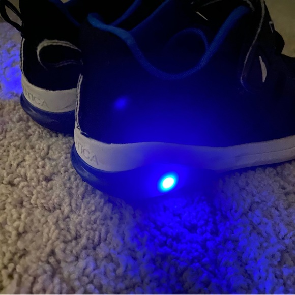 Light up sneakers - Picture 7 of 8